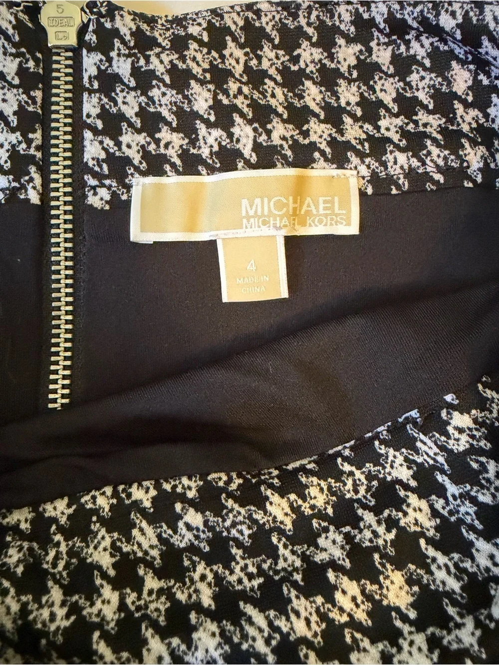 Michael Kors Black and White Houndstooth Pencil Skirt Size 4